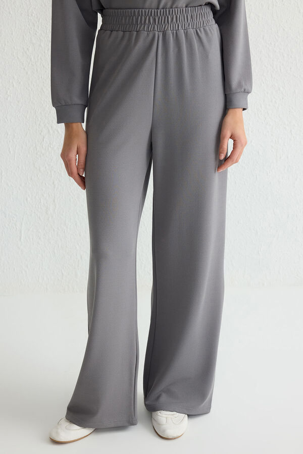 Trendyol Conjunto top y pantal&oacute;n con cuello polo gris&nbsp;&nbsp; gris