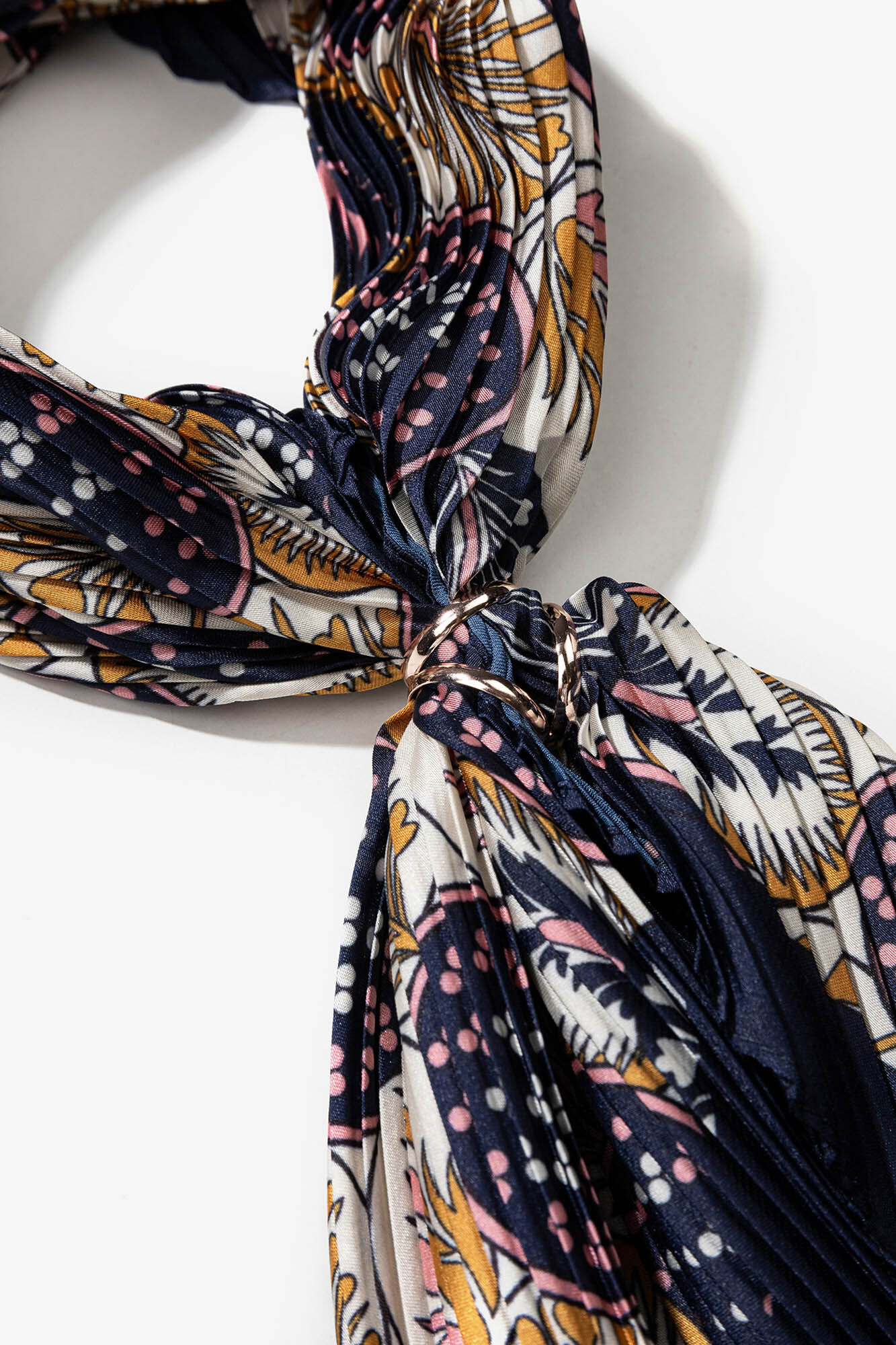 Vilanova Bandana Plisada con Ajuste Met&aacute;lico