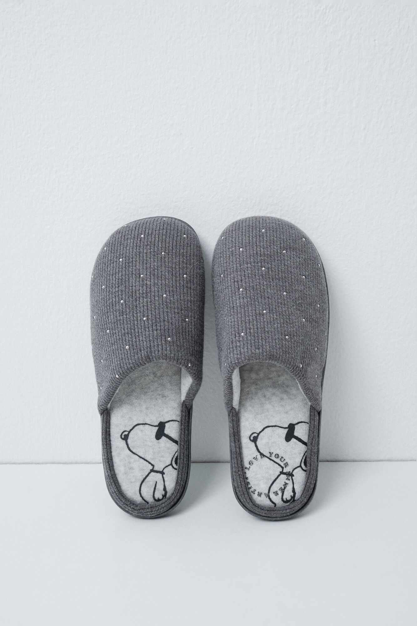 Women'secret Zapatillas casa Snoopy tachas gris