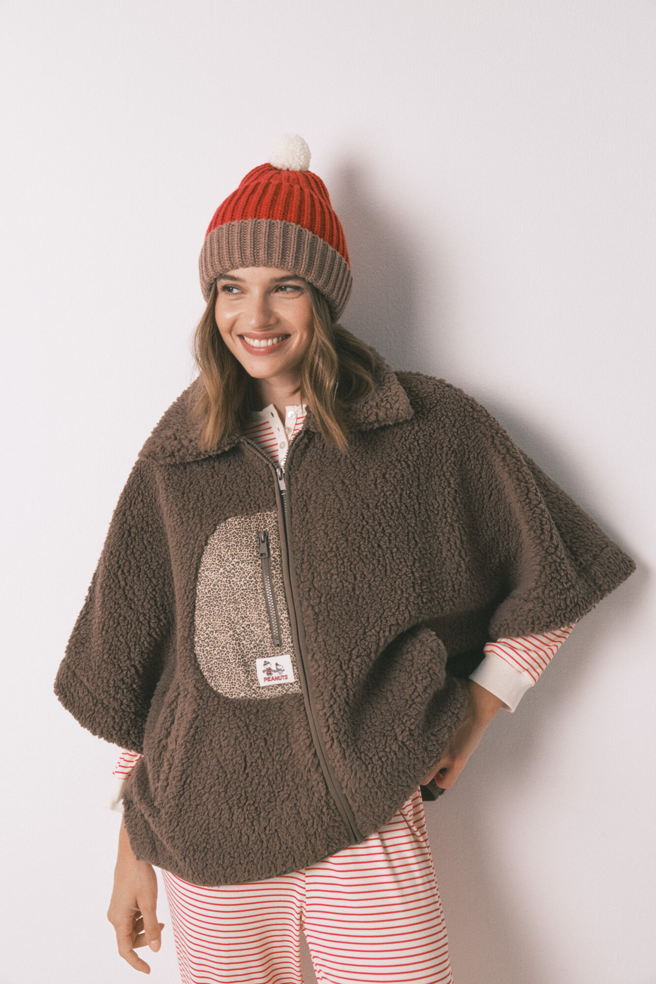 Women'secret Brown Snoopy faux shearling poncho short robe