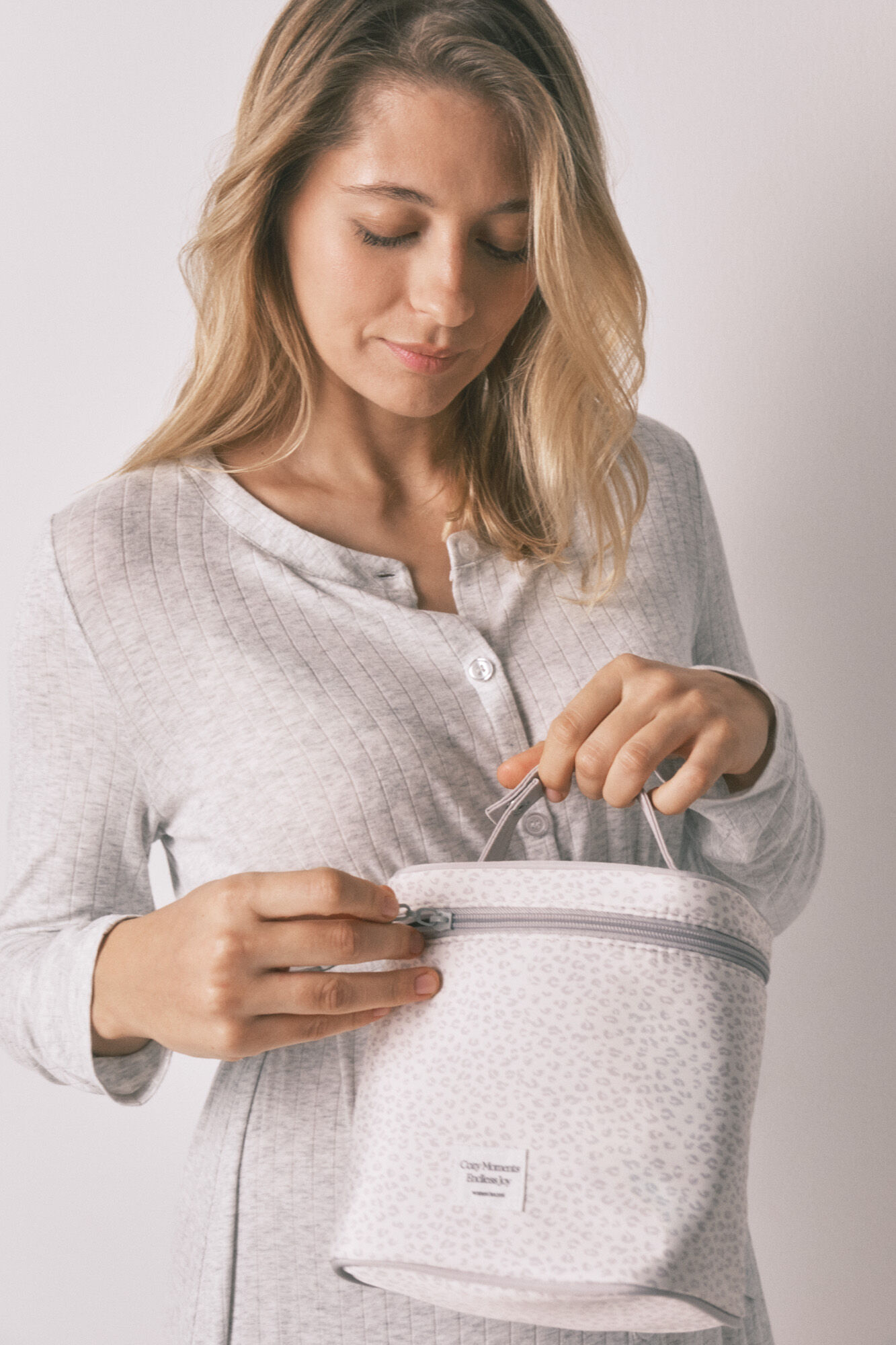 Women'secret Maternity animal print vanity case