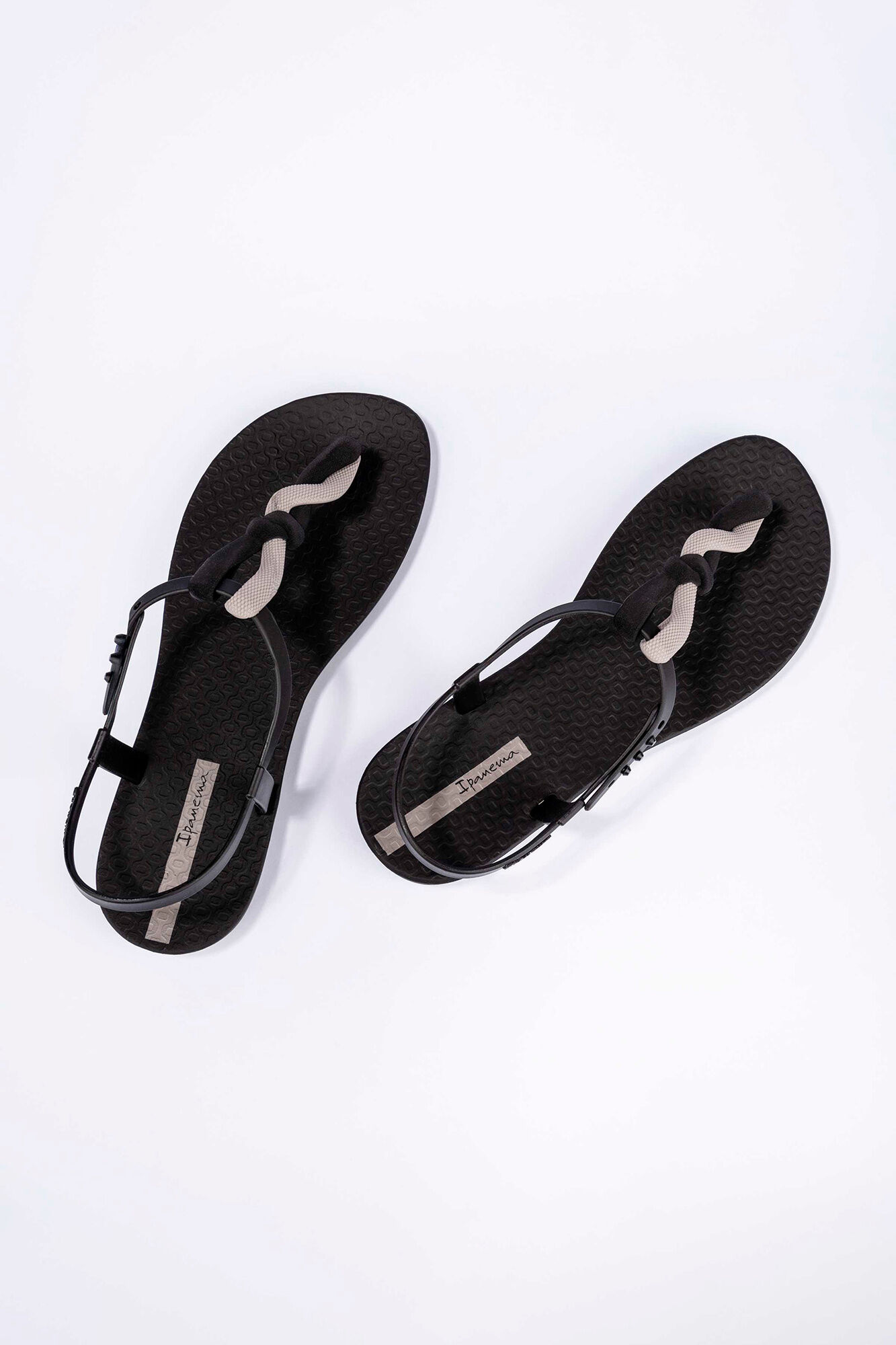 Ipanema Sandalia con tira en T y nudo