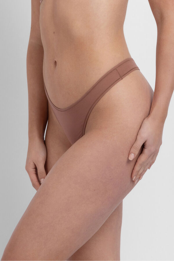 Dorina Tanga Noa nude