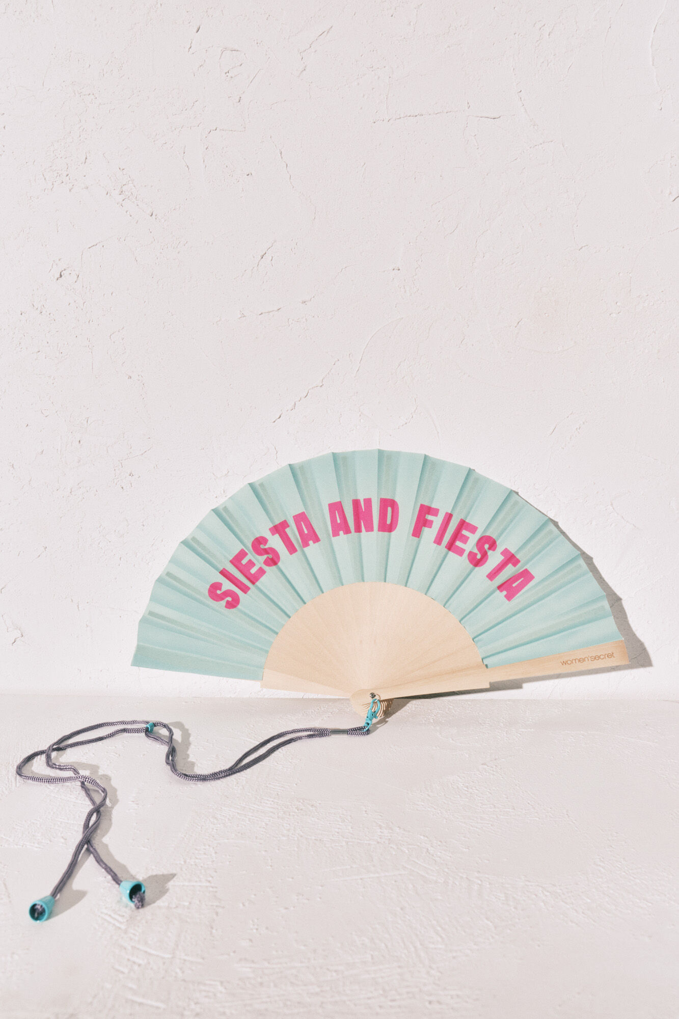 Women'secret Abanico con tirador verde