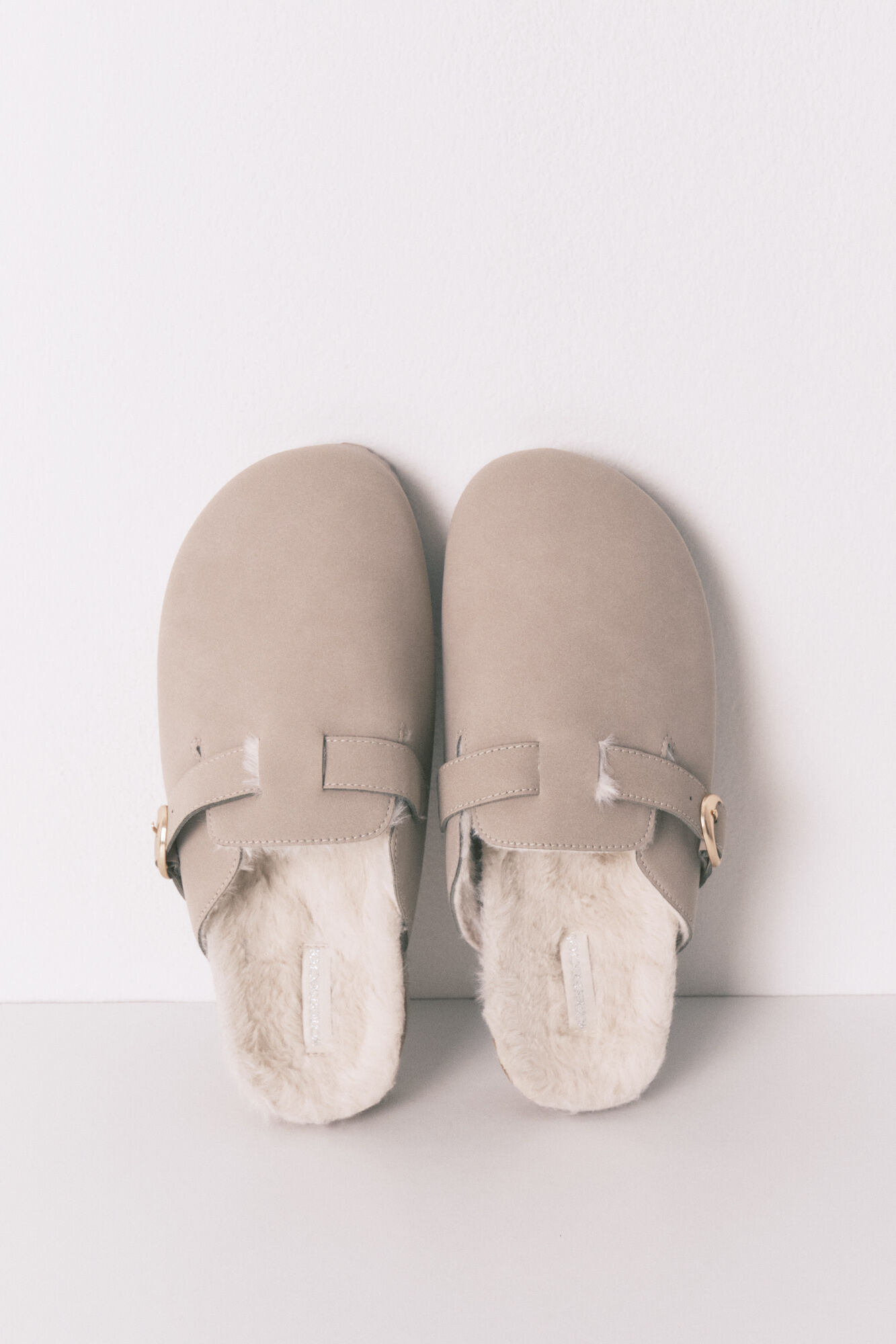 Women'secret Sive krznene papuče u stilu klompi