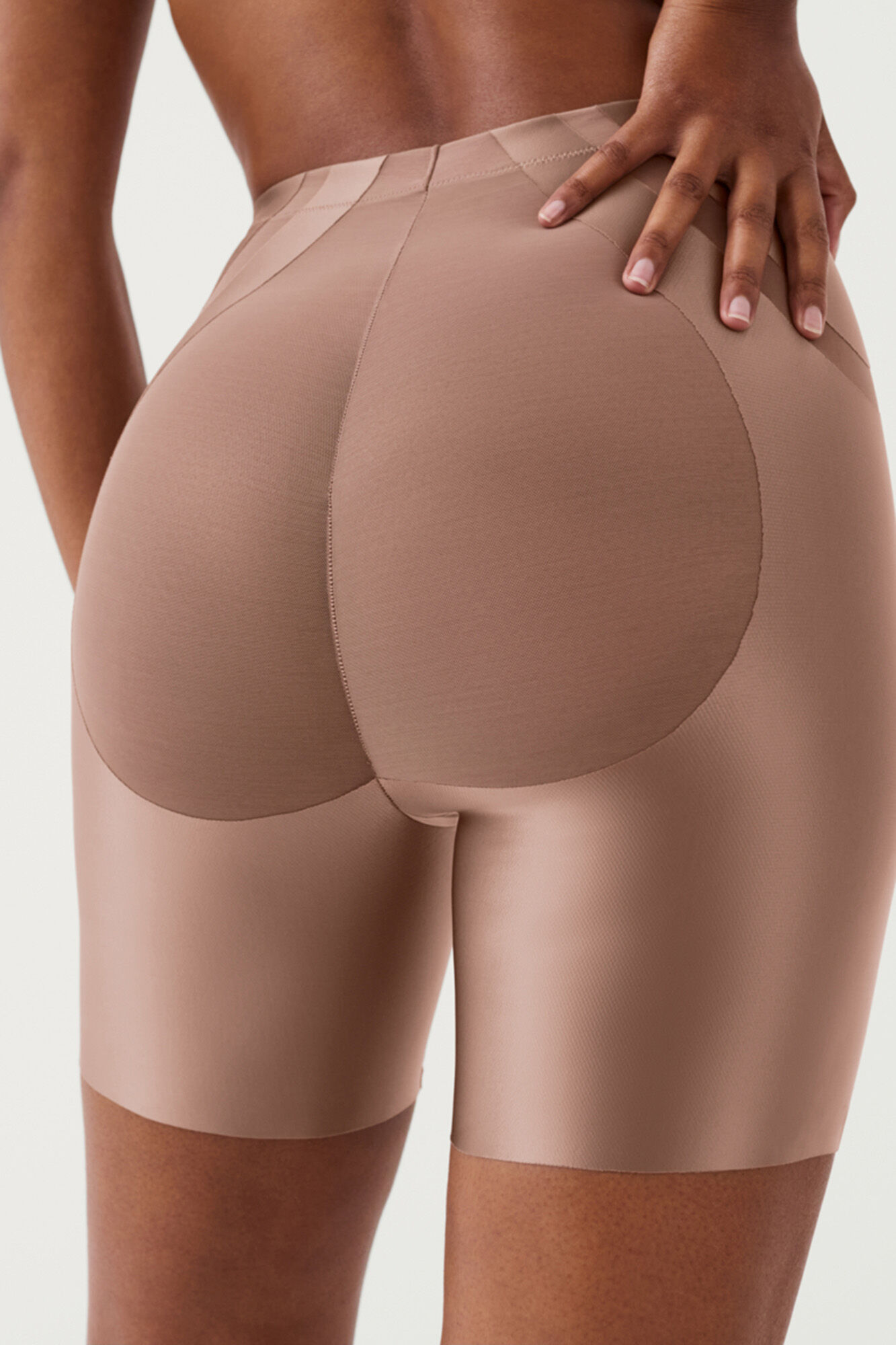 Spanx Figurformende Hose aus Satin und T&uuml;ll