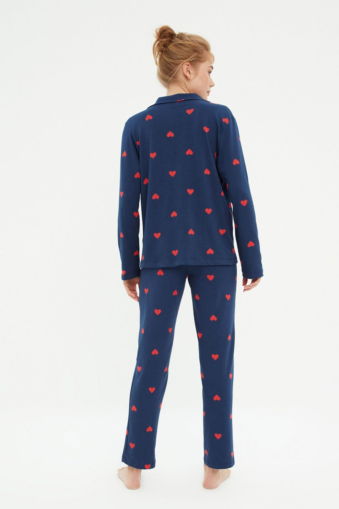 Trendyol Conjunto de pijama camiseiro azul marinho com cora&ccedil;&otilde;es 