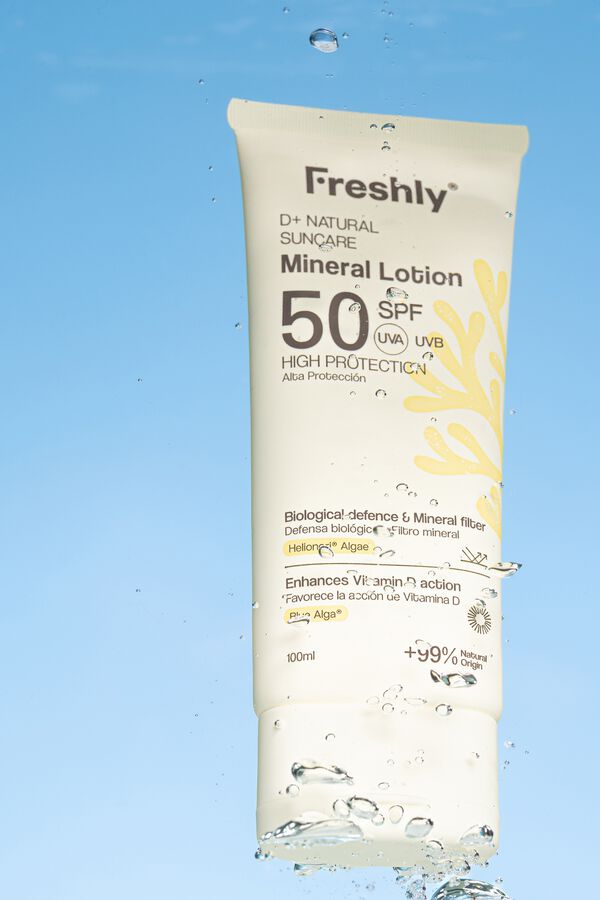 Freshly Cosmetics Crema solar corporal SPF 50 blanco