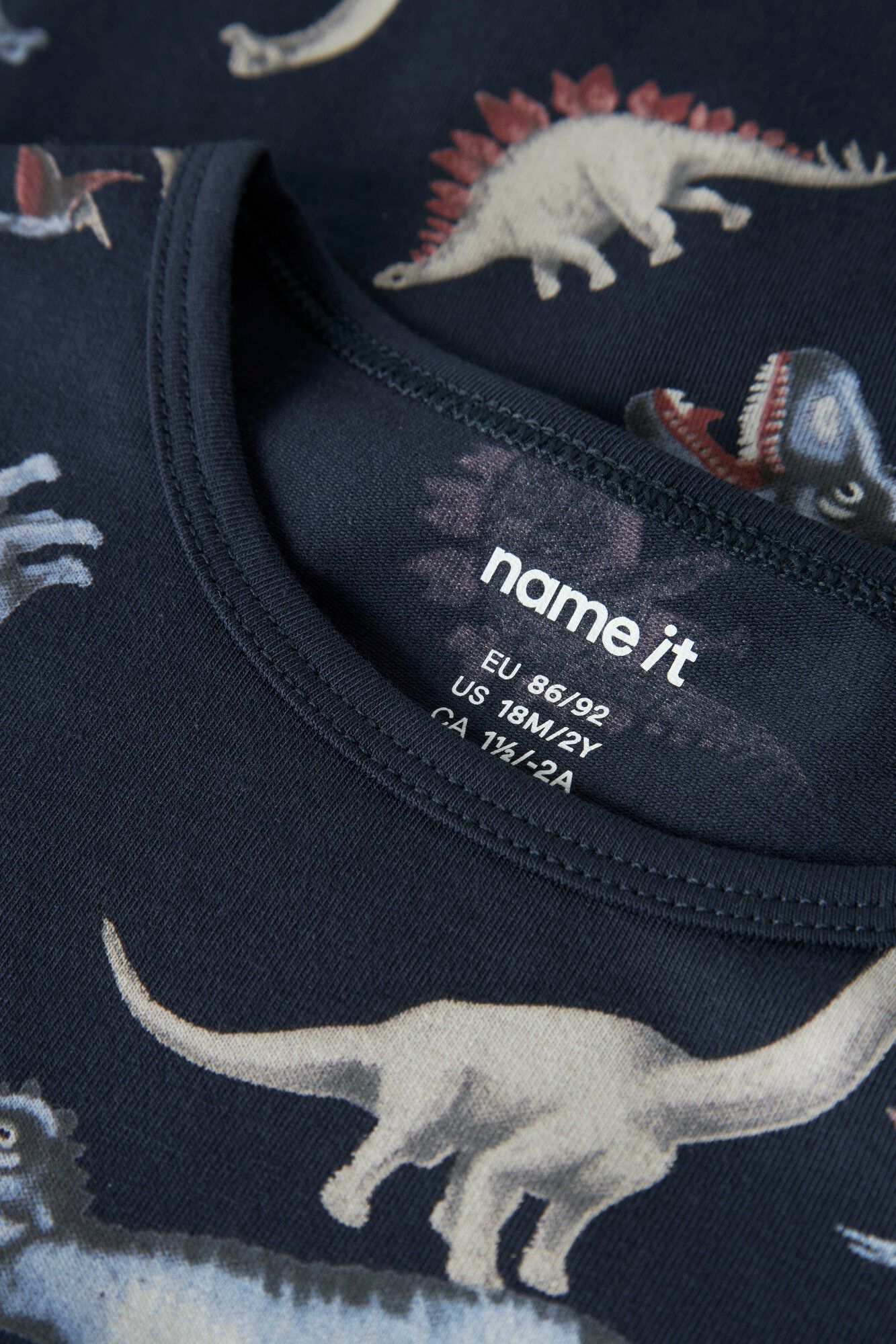 Name It Pyjama mit Dinosauriern