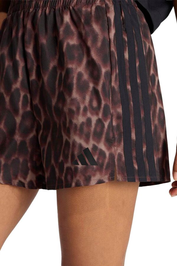 Adidas Short deportivo animal print Essentials marr&oacute;n