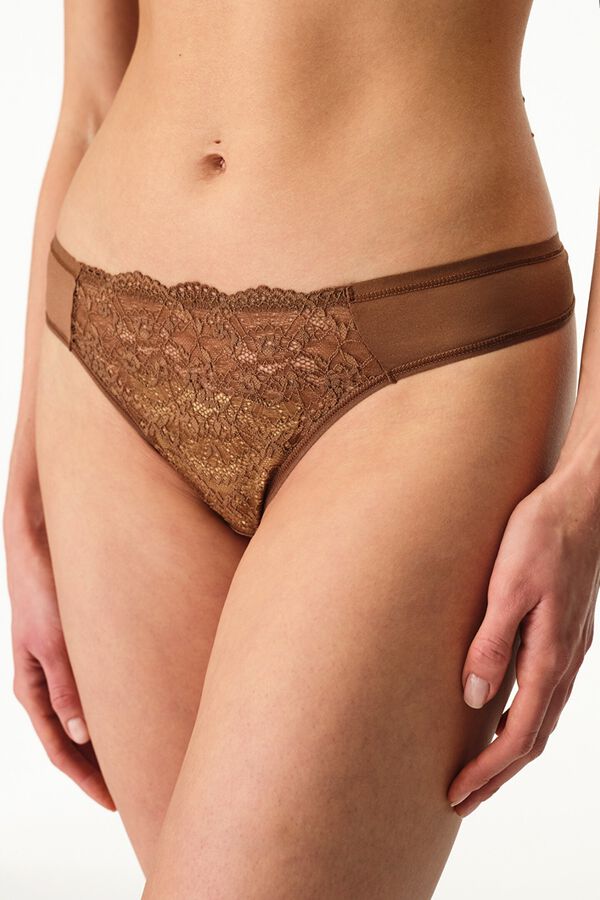 Penti Tanga Essentials con Encaje marr&oacute;n