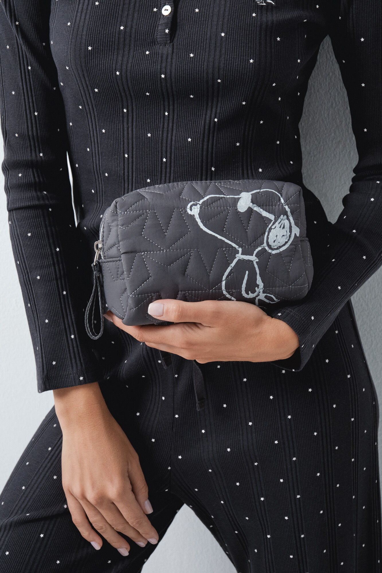 Women'secret Black small Snoopy vanity case