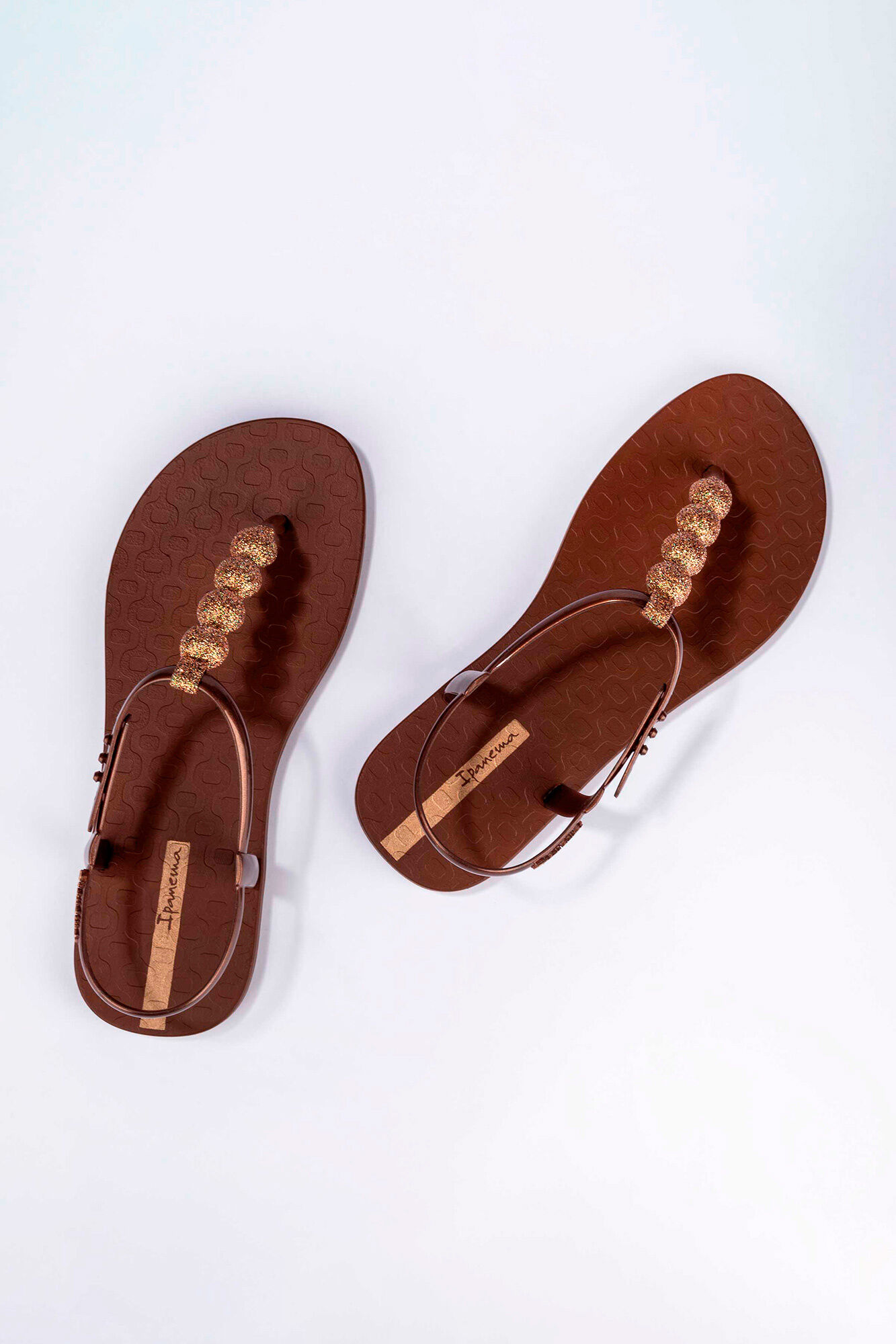 Ipanema Sandalia con tira en T y brillo