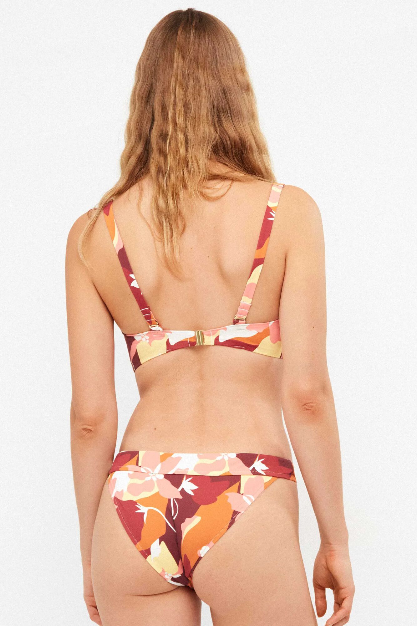 Gisela Braga bikini cl&aacute;sica print retro geom&eacute;trico