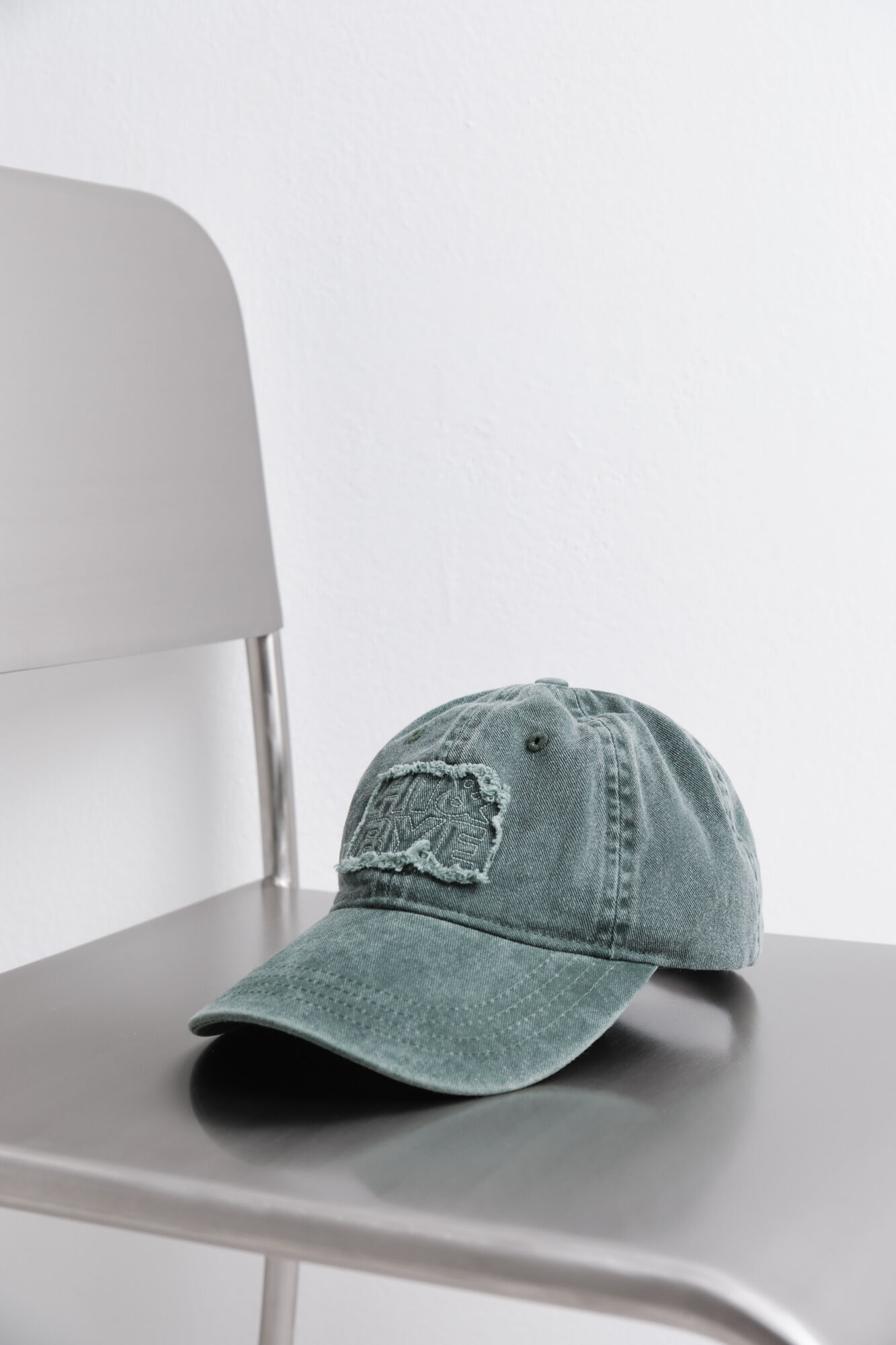 HI&BYE Cotton cap with embroidered bottle logo