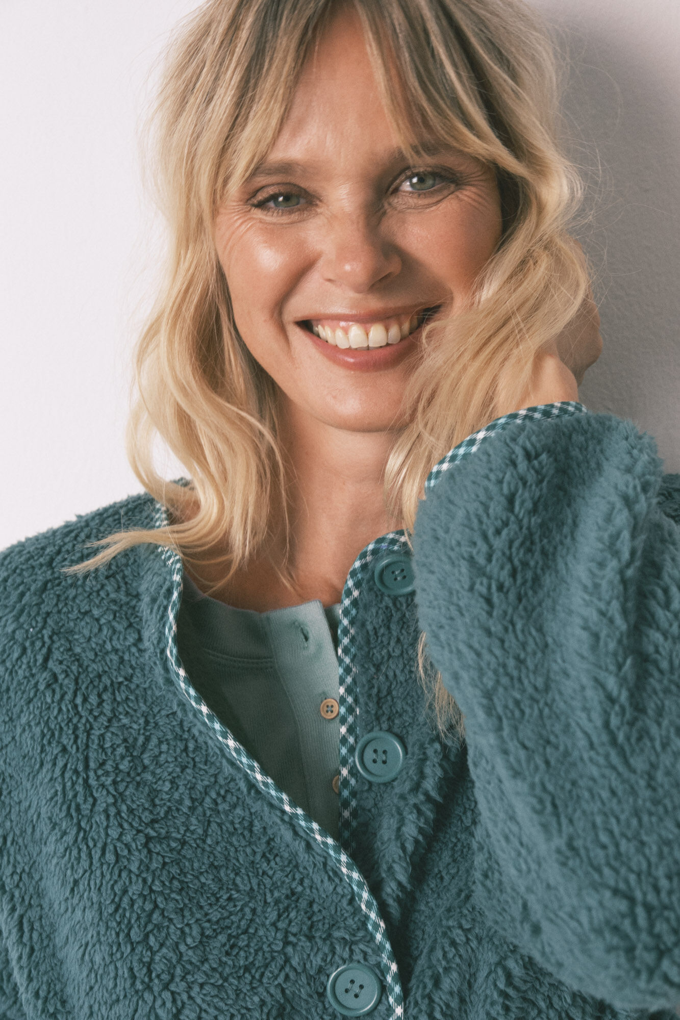 Women'secret Bata corta tejido borreguito verde