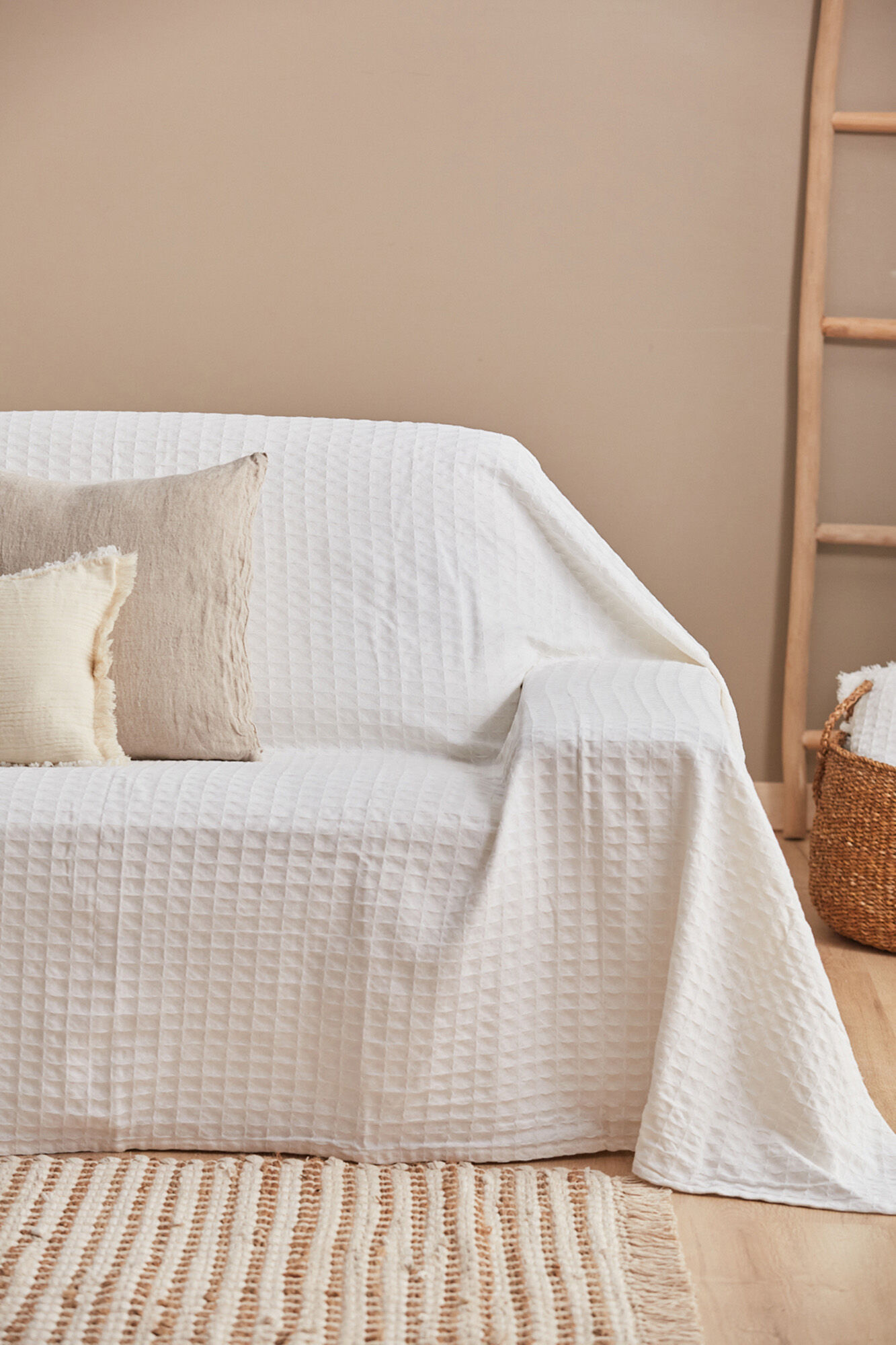 Calma House Ecru honeycomb cotton quilt honeycomb