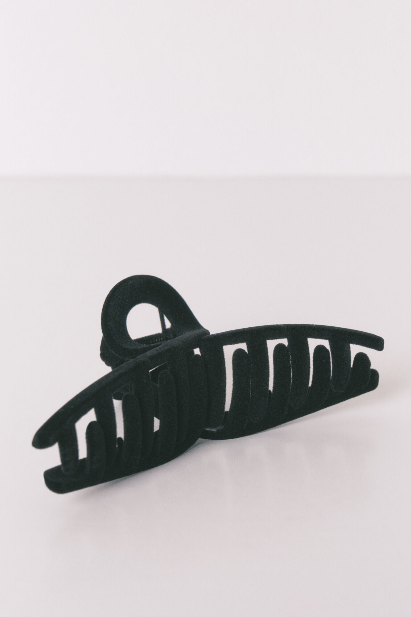 Women'secret Large black velvet clip