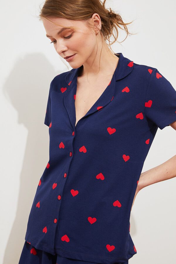 Trendyol Conjunto pijama camisero corto corazones azul