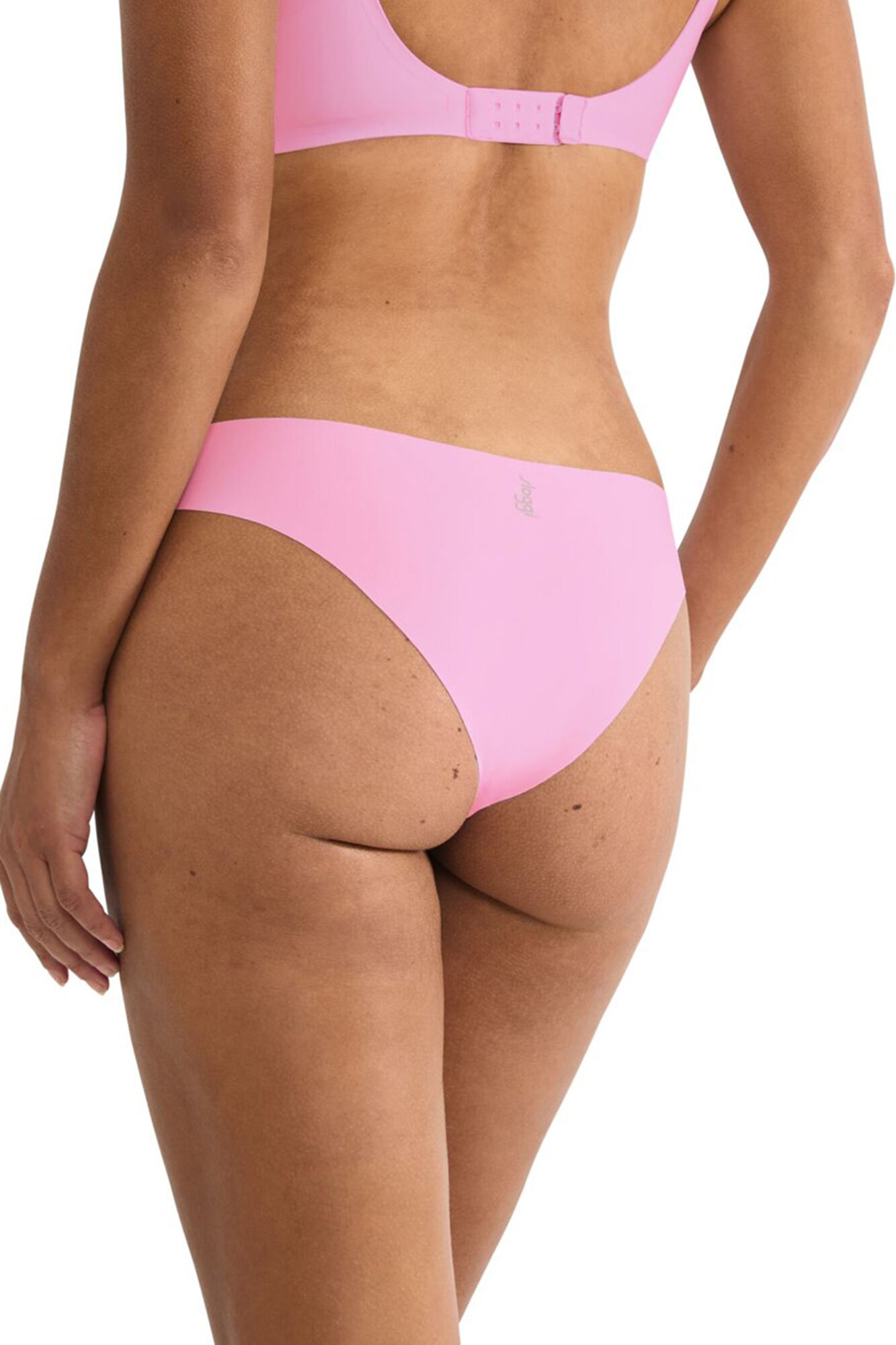 Sloggi Braga tanga microfibra sin costuras