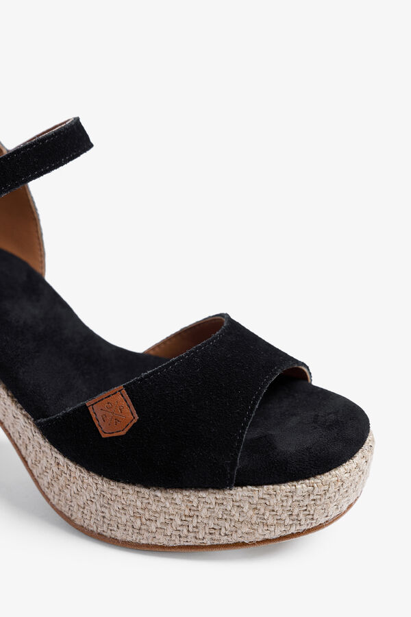 Popa Cu&ntilde;a tac&oacute;n Daira Serraje negro