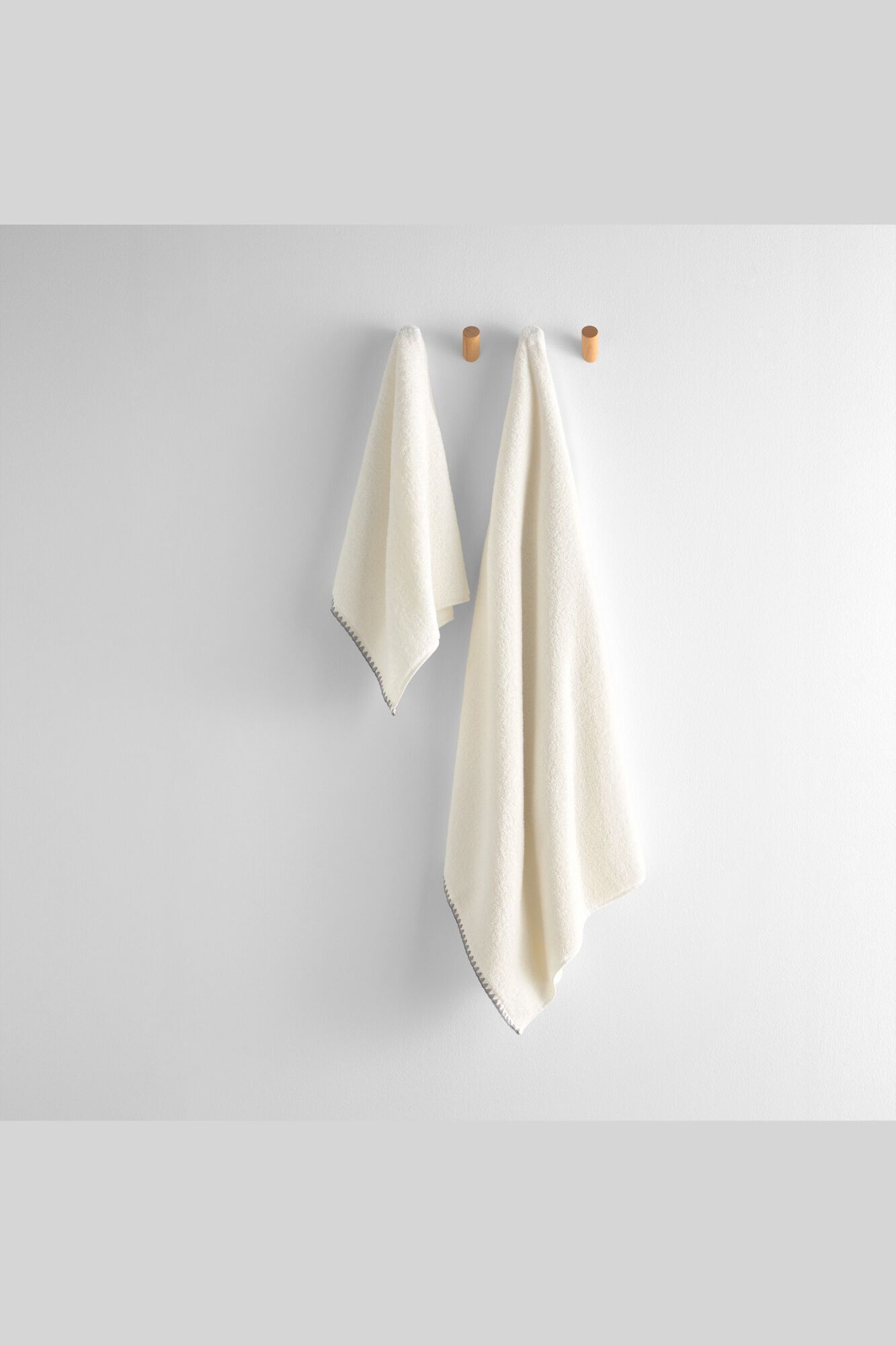 Textura Decorative topstitching bath towel