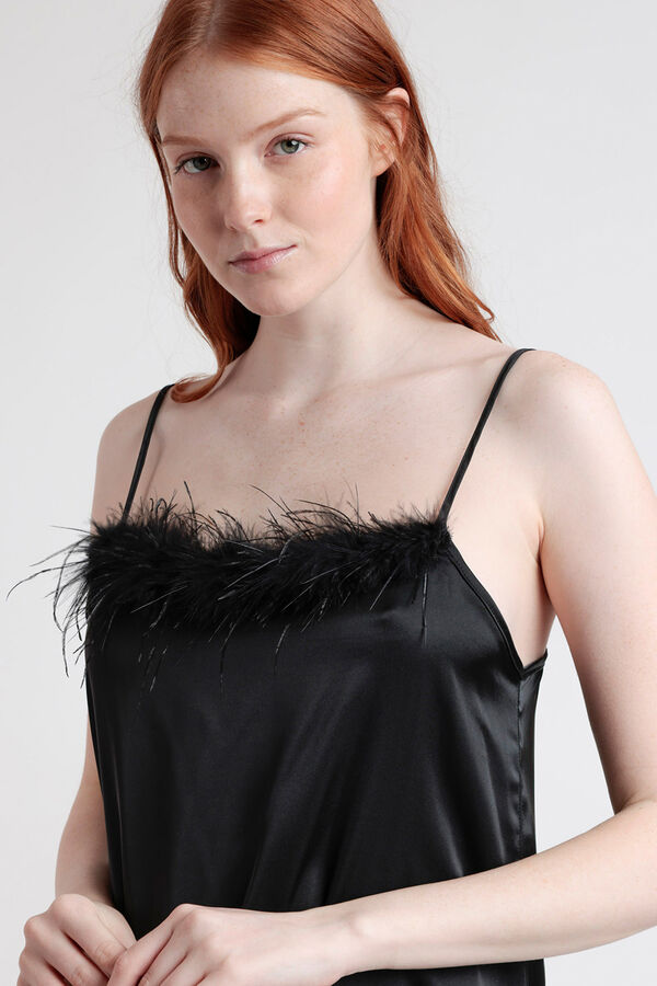 Admas Camis&oacute;n sat&eacute;n detalle plumas marab&uacute; luxe&nbsp; negro