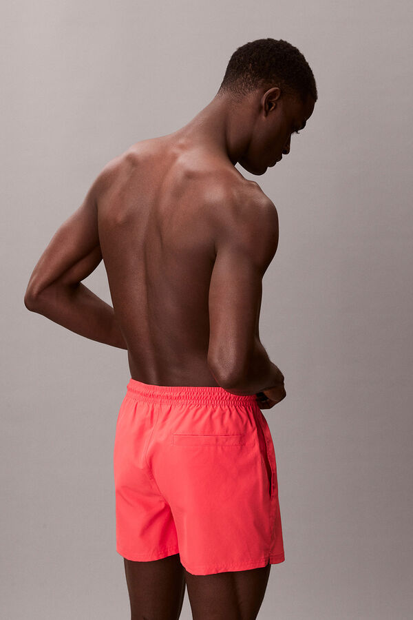 Calvin Klein Ba&ntilde;ador corto cord&oacute;n logo fucsia