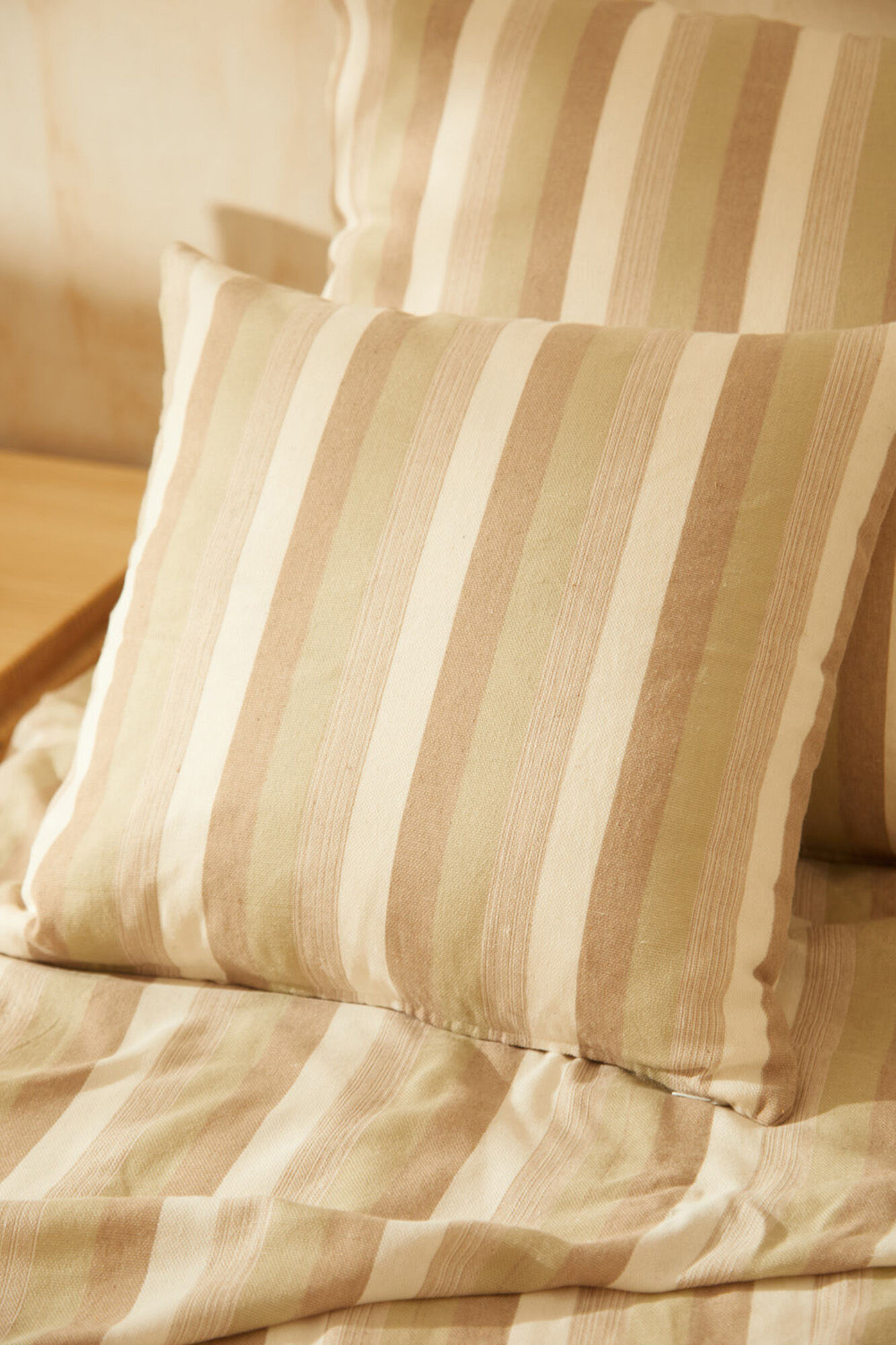 Calma House Gr&uuml;ner gestreifter Baumwoll-Kissenbezug Luxor