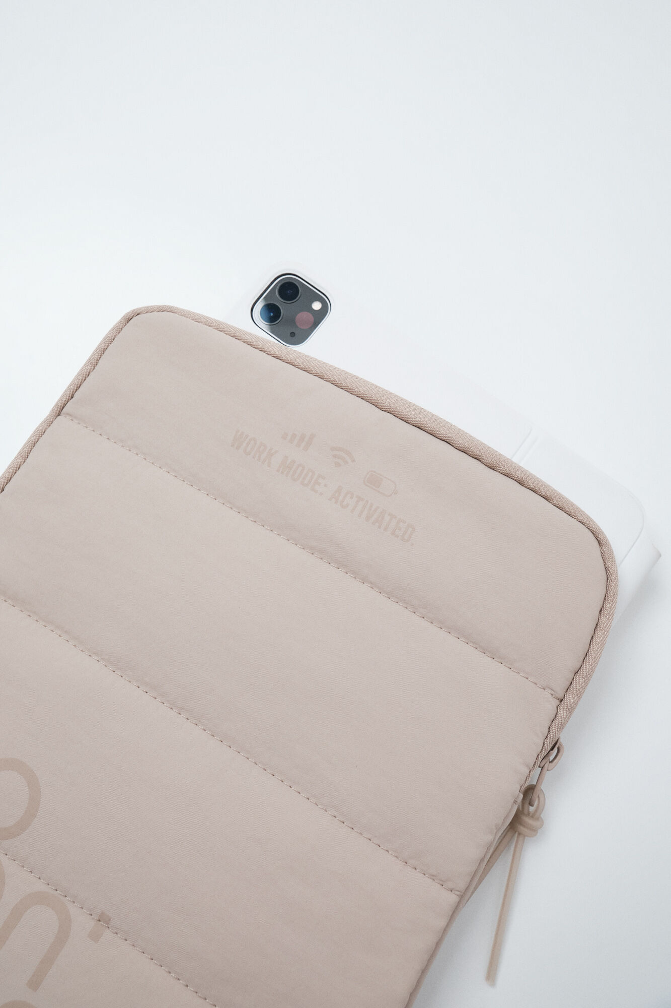 Women'secret Funda tablet acolchada beige