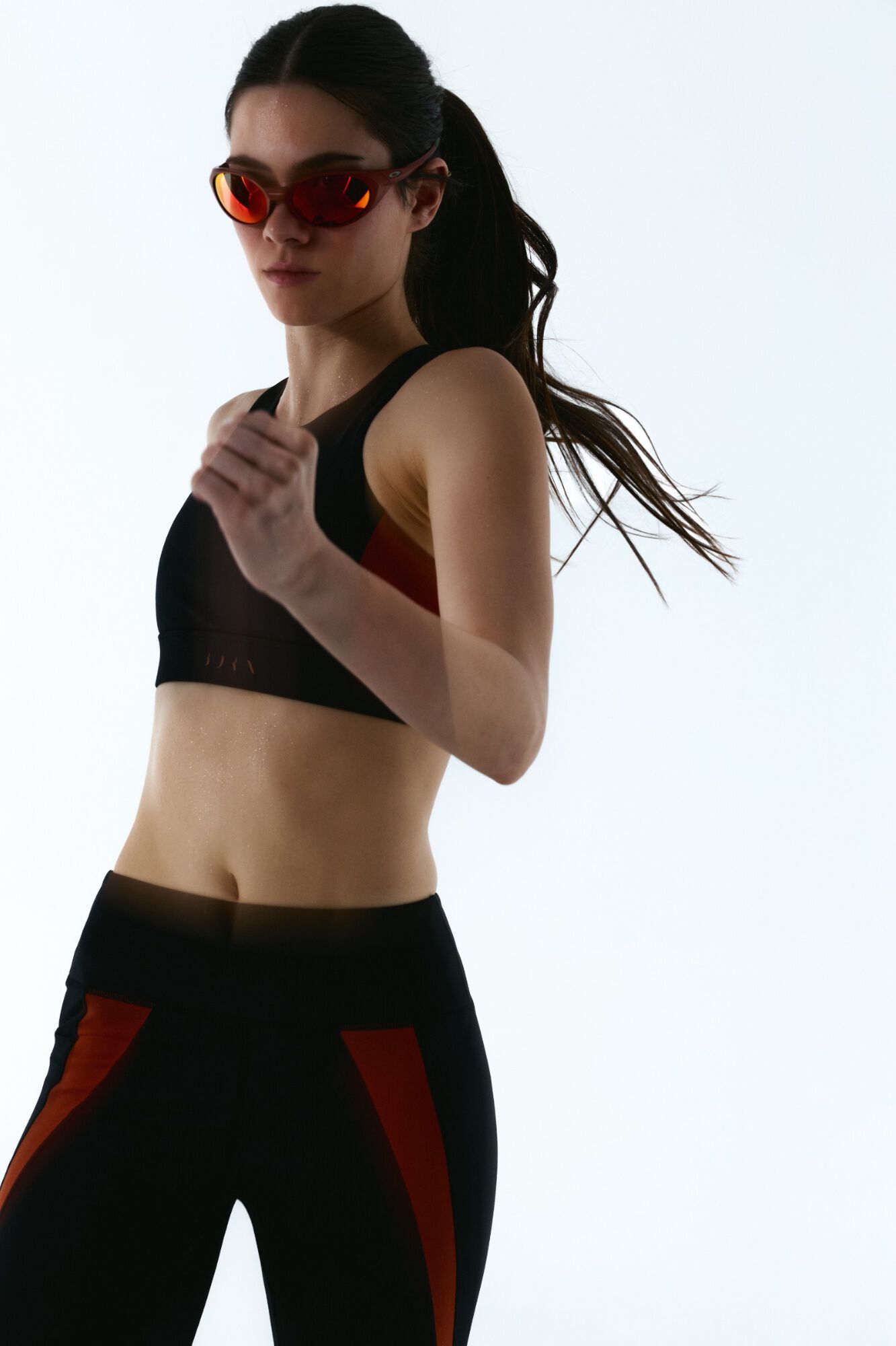 Born Living Yoga Top Tao Negro/Bombay 