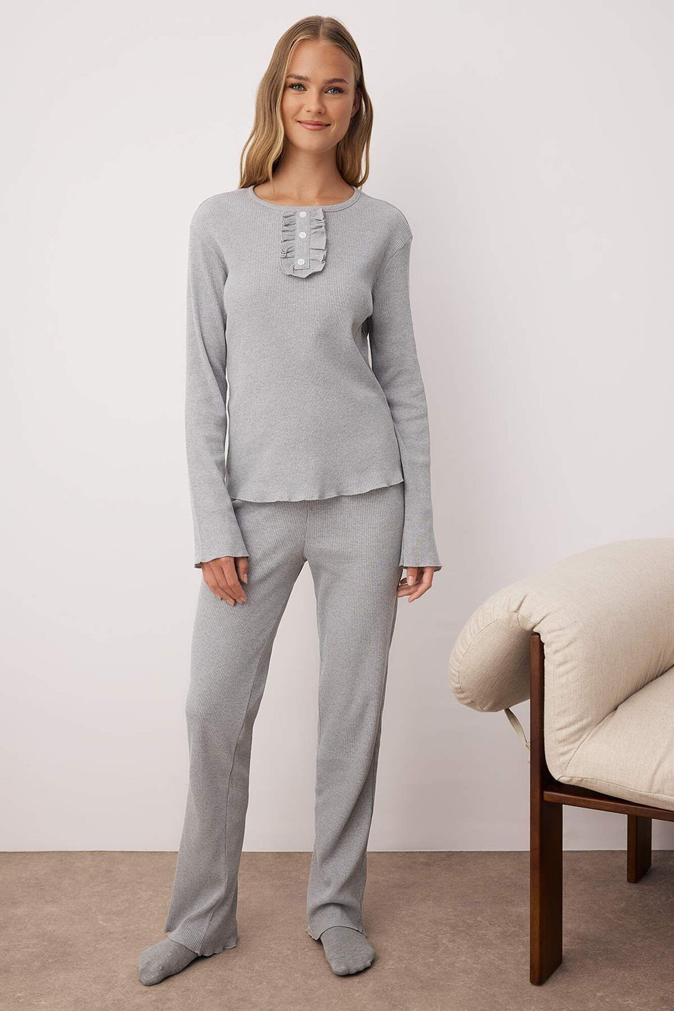 Trendyol Conjunto pijama jaspeado tapeta gris