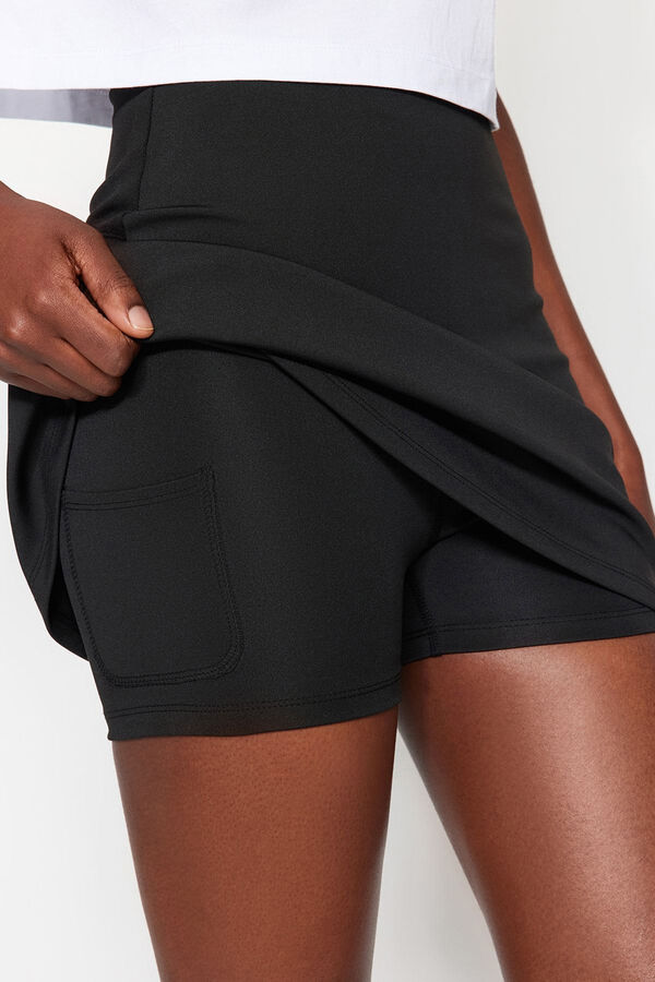 Trendyol Saia desportiva preta para t&ecirc;nis com cal&ccedil;as preto