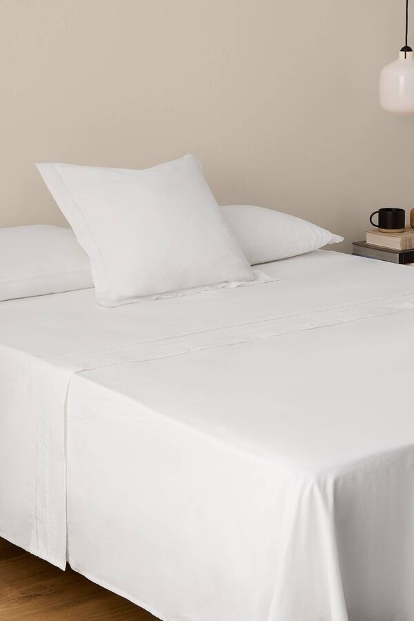 Textura Len&ccedil;ol com detalhes de lingerie branco