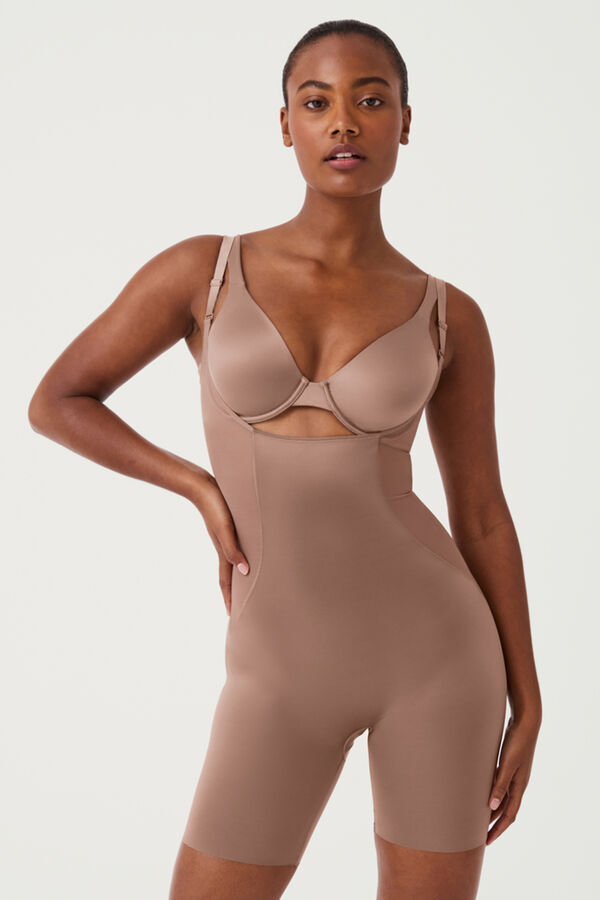 Spanx Body- Hose unterhalb der Brust aus T&uuml;ll und Satin. Shaping-Satin Nude