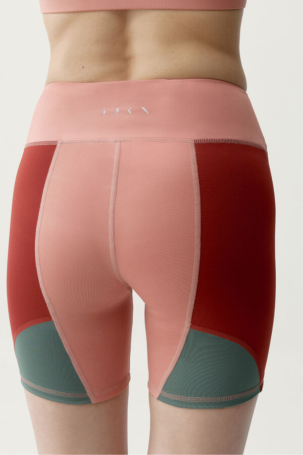 Born Living Yoga Korallenrot/gr&uuml;ne Darana Sport-Shorts mit Print