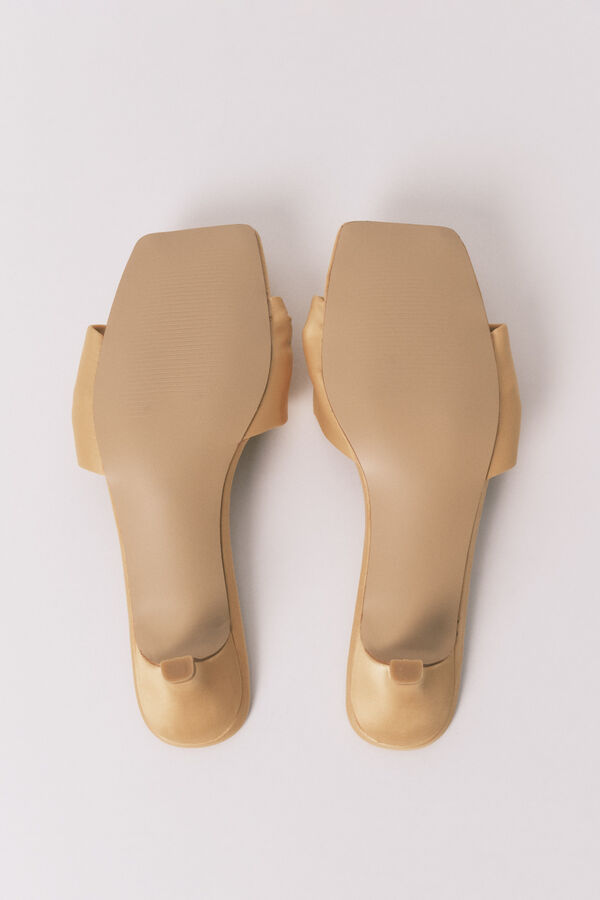 Women'secret Sandales talon chaton satin moutarde imprim&eacute;