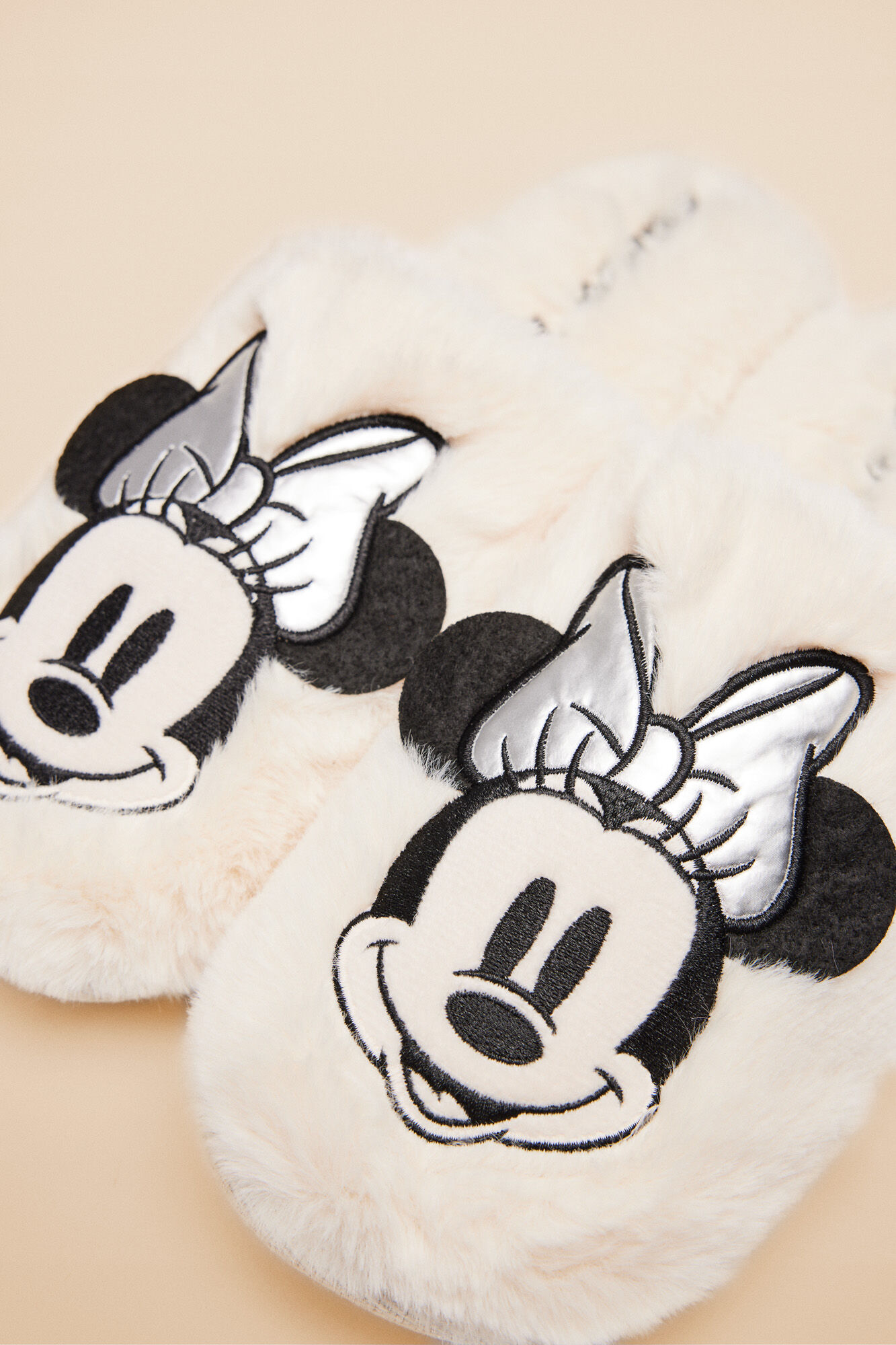 Chaussons Maison Enfant Minnie Mouse 3D - Pantoufles Avec Oreilles Et Nœud - Semelle Antidérapante - Confort Doux Et Chaud