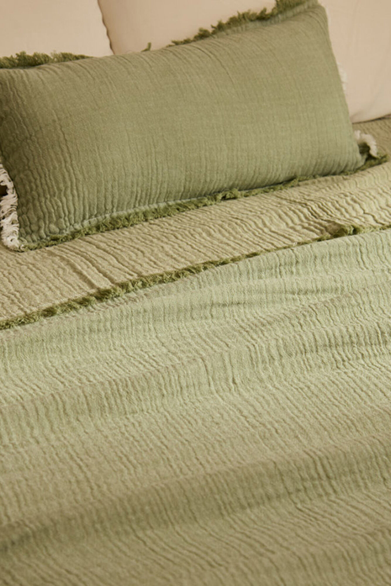 Calma House Mehrlagige Tagesdecke aus gr&uuml;nem Baumwollmusselin