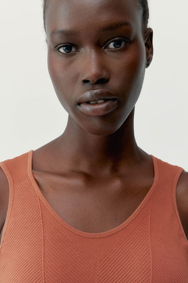 Born Living Yoga Annapurna sports top red