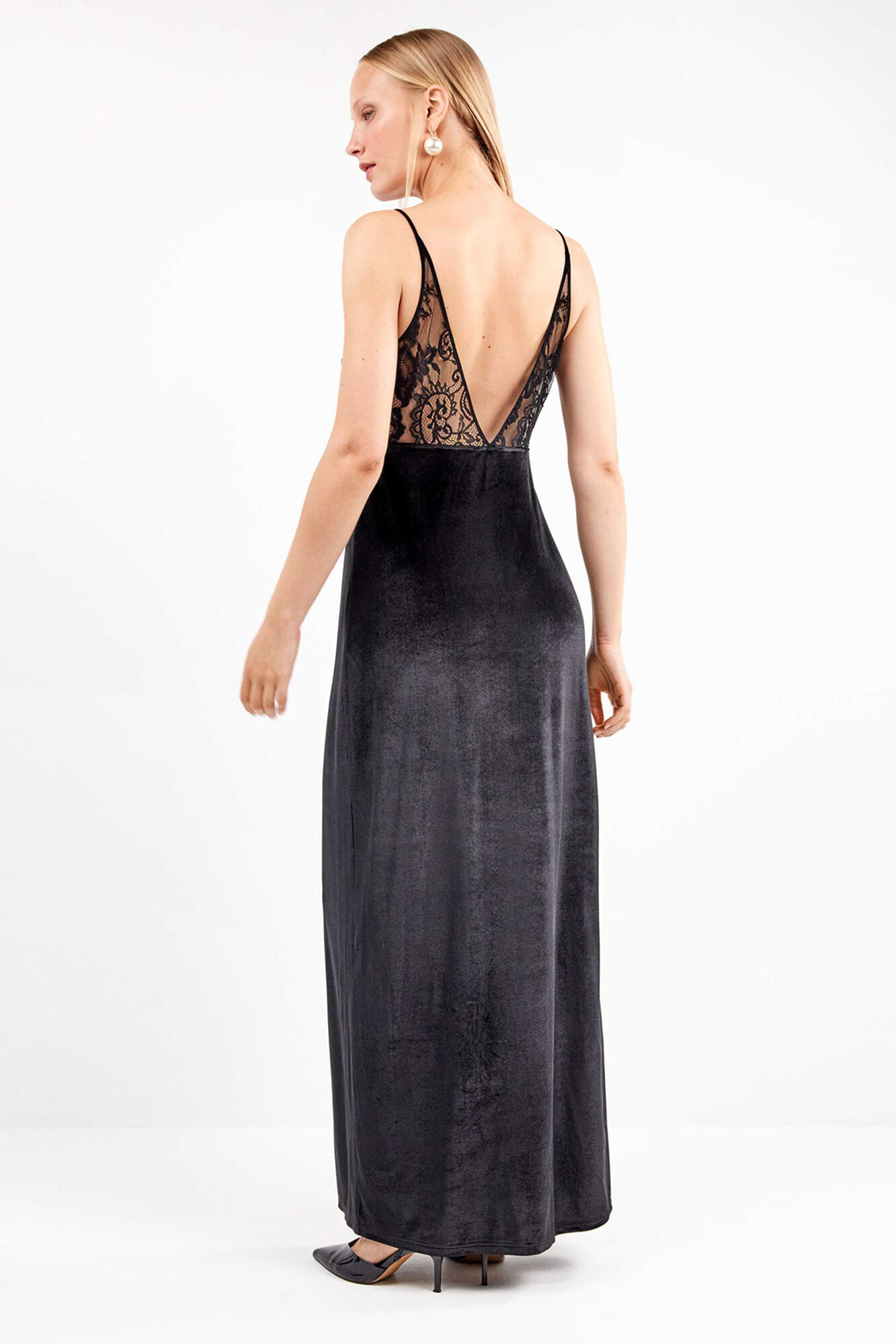 Gisela Long velvet dress with a fluid and sophisticated fall