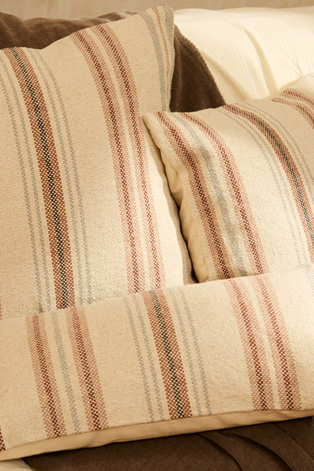 Calma House Funda de coj&iacute;n cuadrada a rayas multicolor Peru