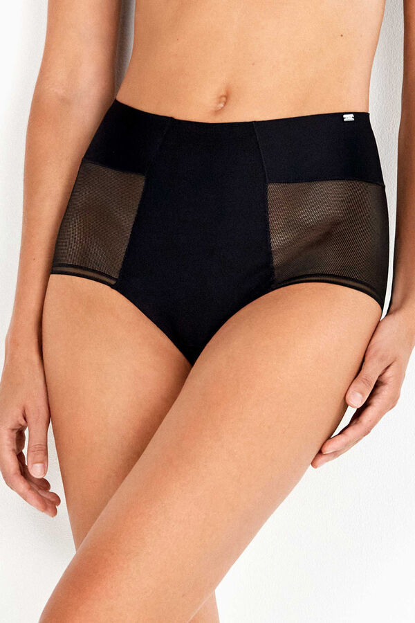 Gisela Braga alta invisible encaje negro