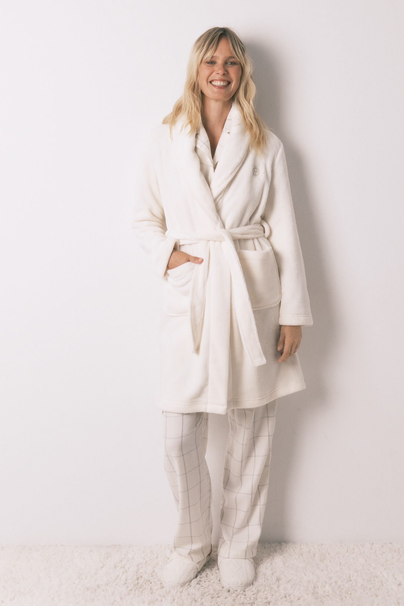 Women'secret White velvety fleece midi robe
