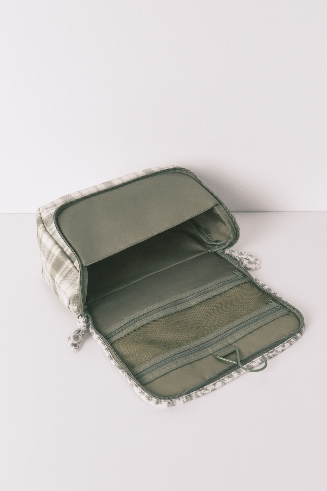 Women'secret Grande n&eacute;cessaire com cabide verde do Snoopy