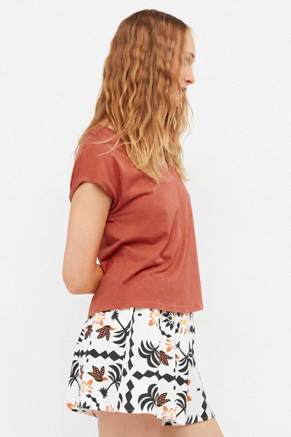 Gisela Short silueta evas&eacute; print tropical blanco