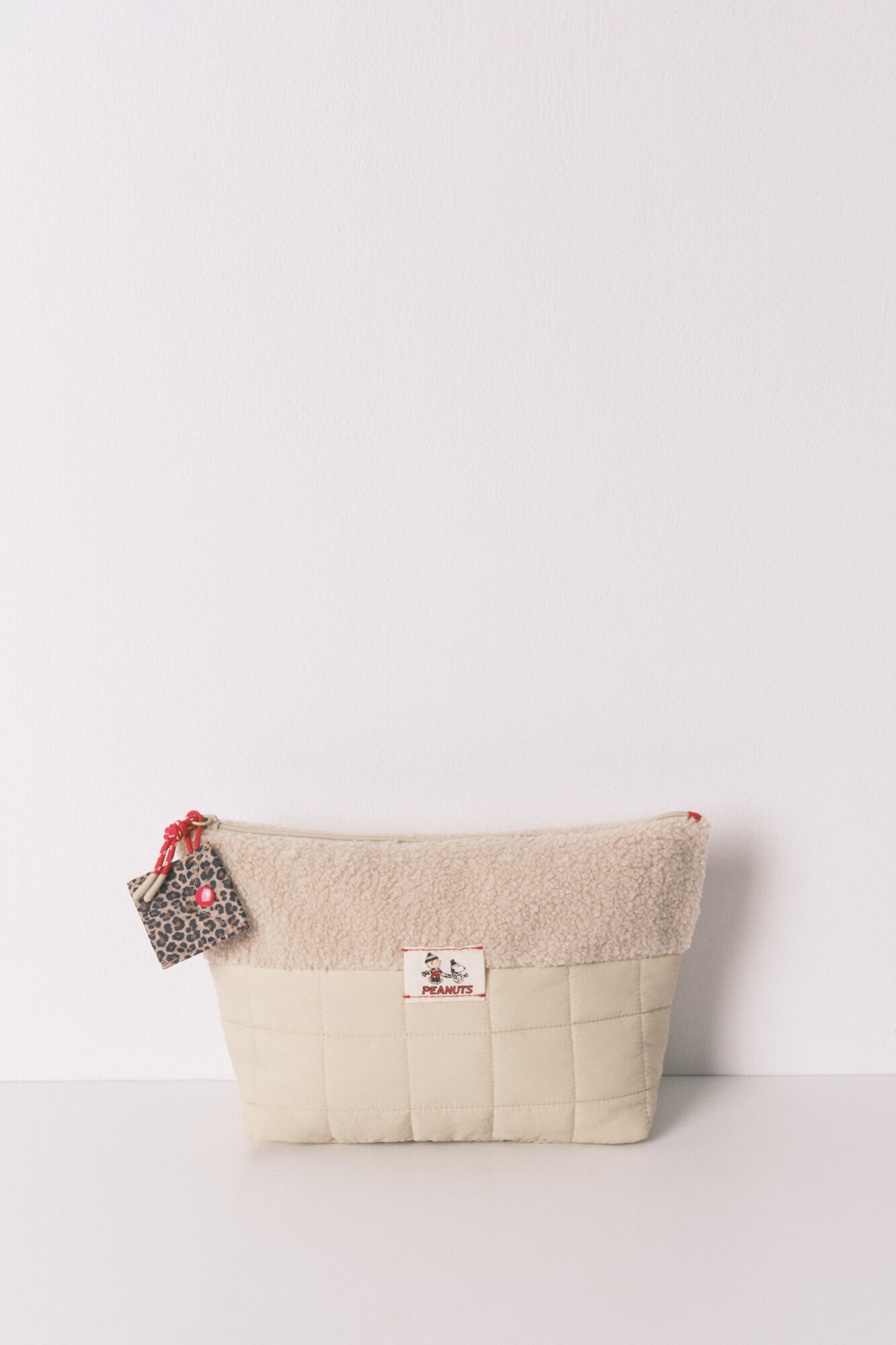 Women'secret Large puffer Snoopy vanity case