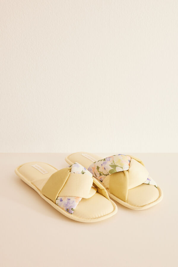 Womensecret Yellow slippers with crossed straps white