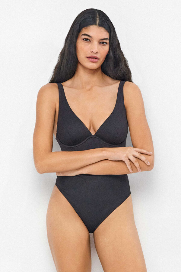 Gisela Ba&ntilde;ador con aro control negro