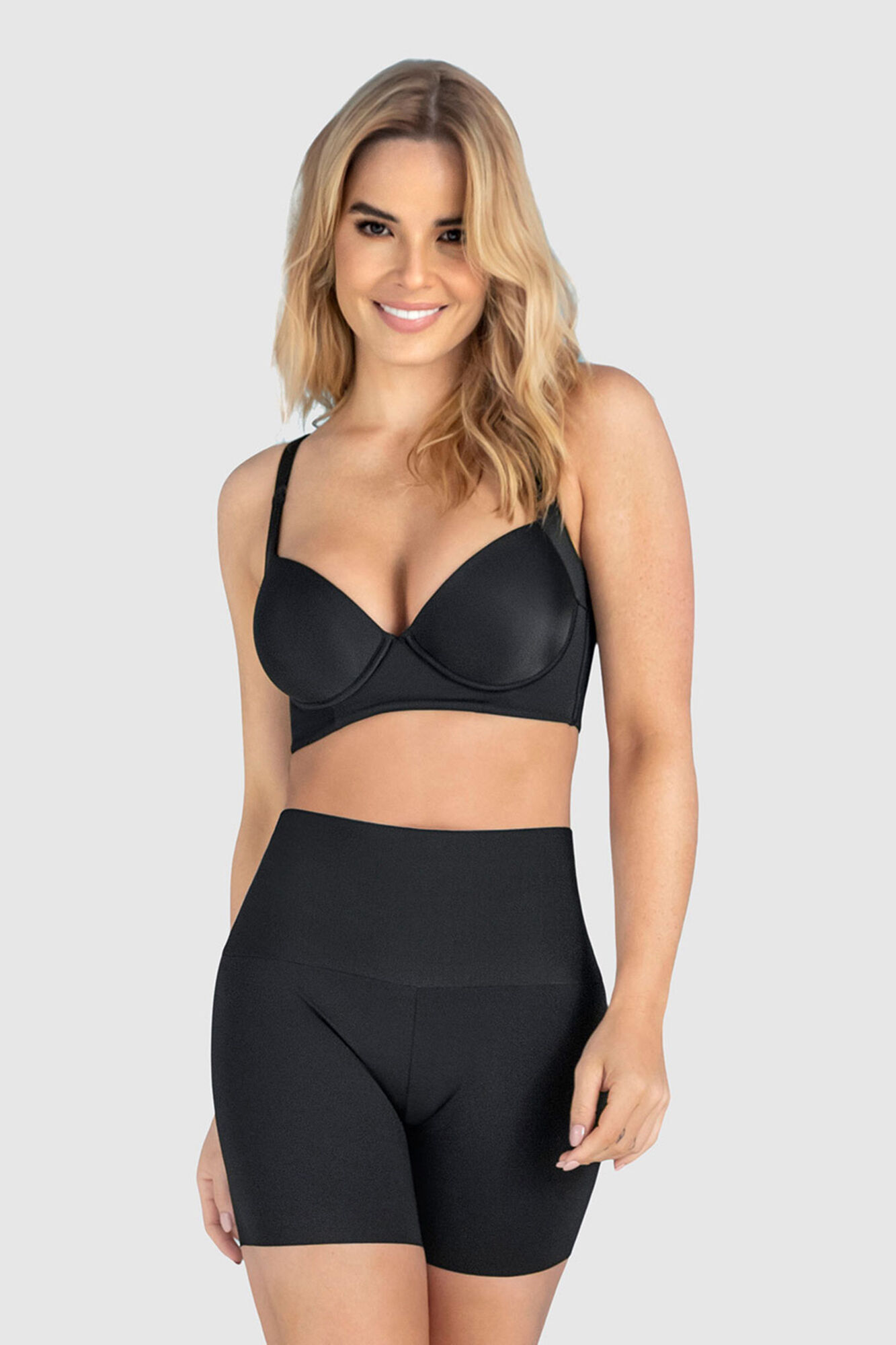 Leonisa Short de control moderado aspecto invisible con faj&oacute;n antideslizante